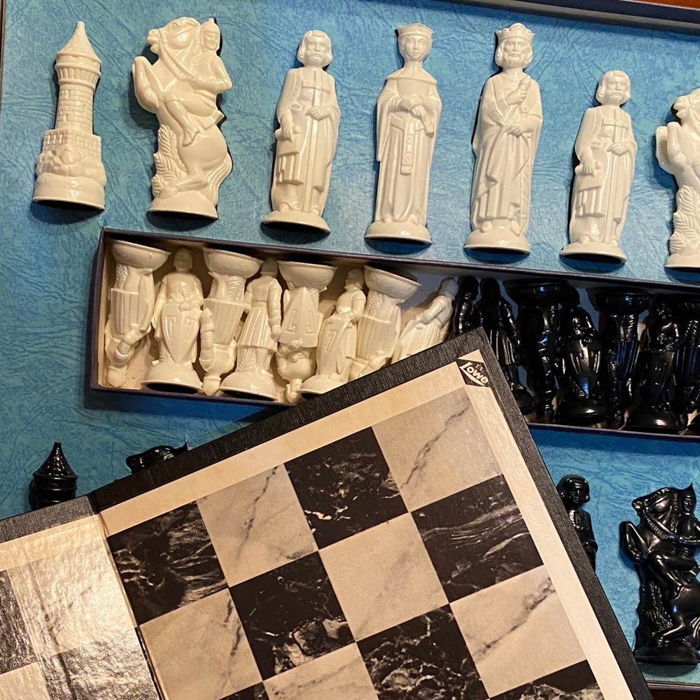 Vintage Renaissance 1950s Classic Chessmen Game with B/W Board Original Box EUC - Picture 4 of 16